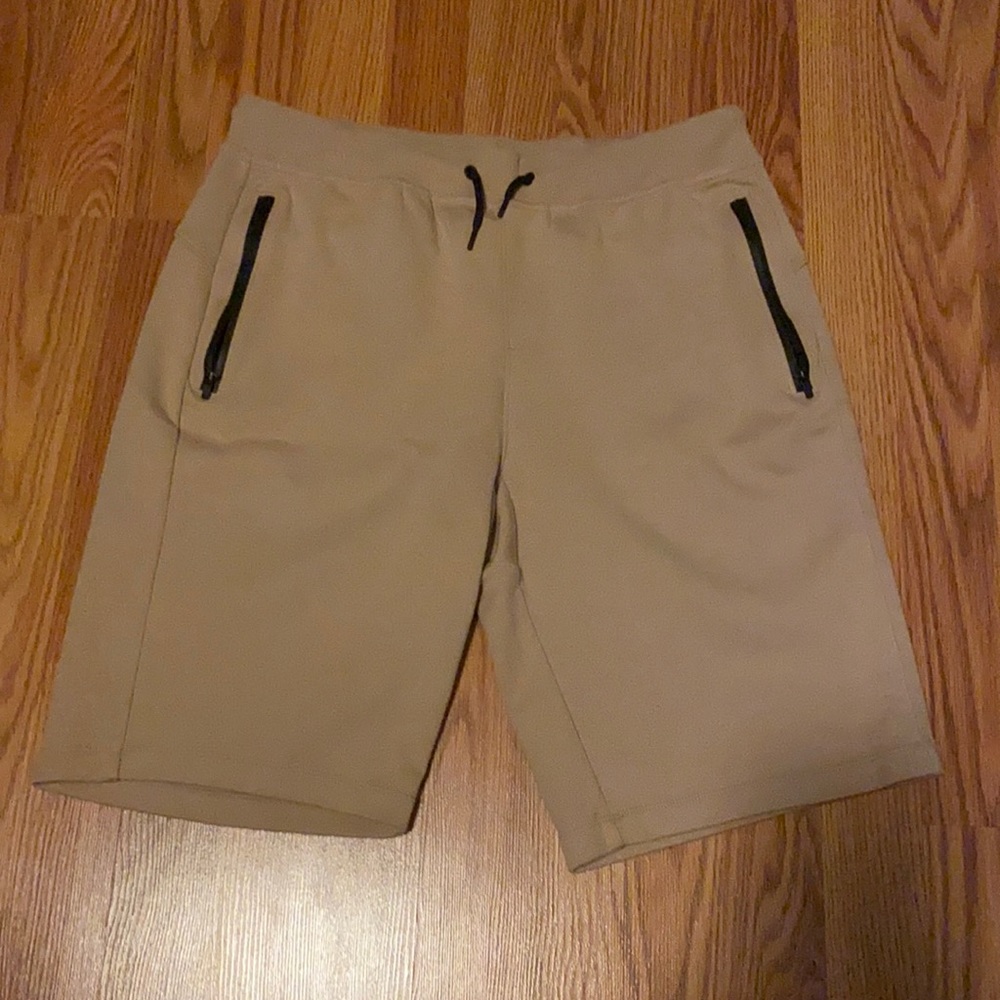 Medium beige shorts